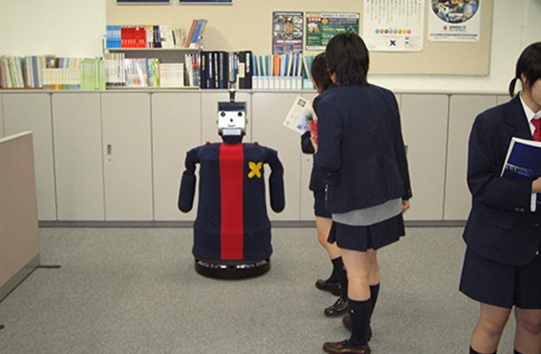 2005First KEITA service robot completed